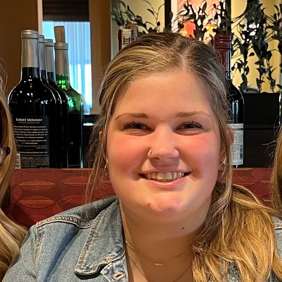 Meet your Posher, Julia - Picture 1 of 1